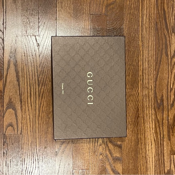 Gucci Nero Pumps - Like New! Size 38, approx 4 in high - Picture 6 of 10